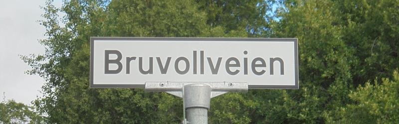 Illustrasjonsbilde - Skilt med veinavnet Bruvollveien - Klikk for stort bilde