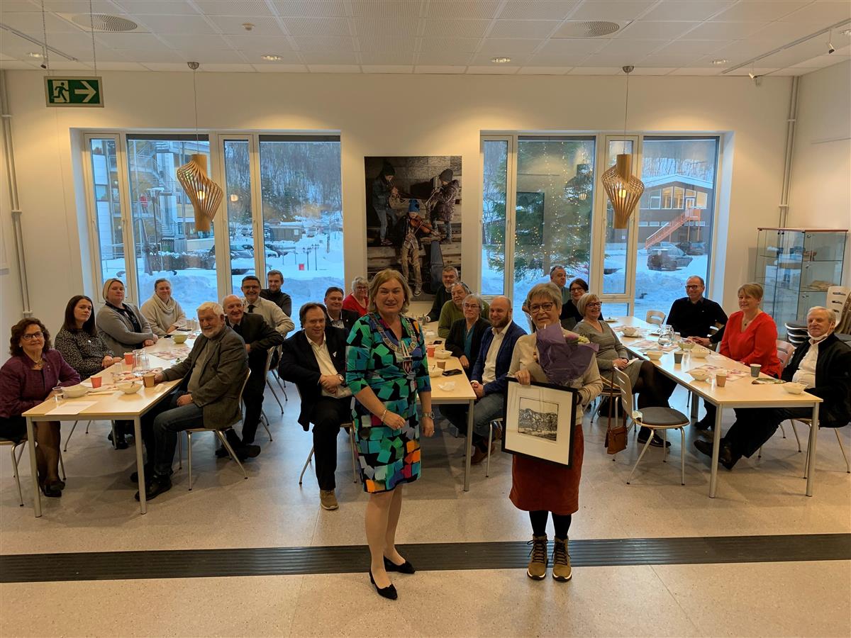 Astri Vebenstad ble tildelt kulturprisen Bråtthesten 2021 - Klikk for stort bilde